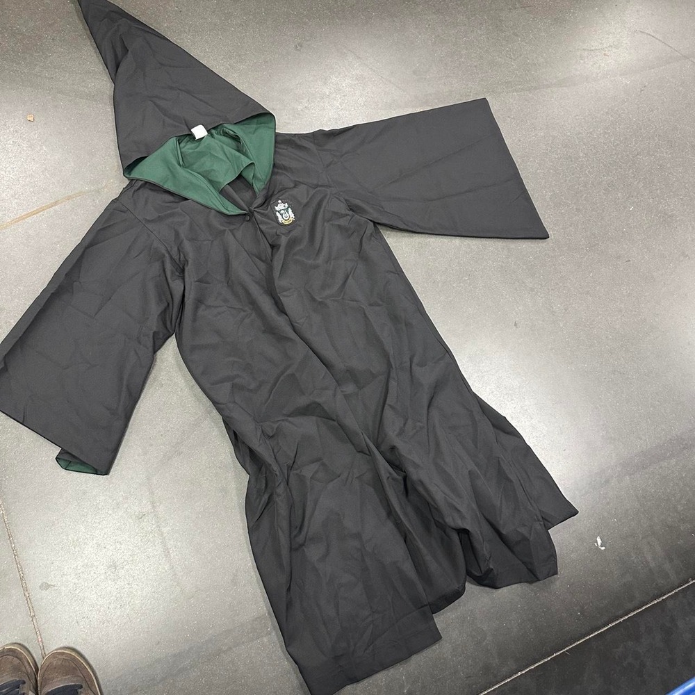 Universal Studio Like New Wizarding World of Harry Potter Slytherin robe Size XL